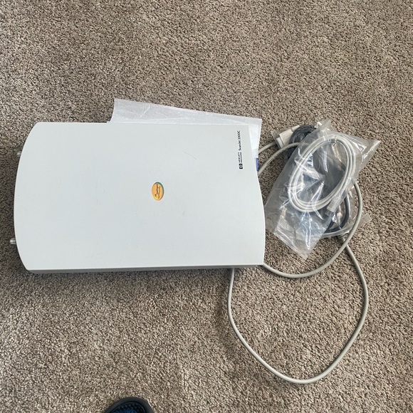 Scanner and light fixture - Picture 1 of 4